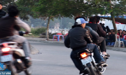  Mức phạt xe máy điều khiển xe thành nhóm từ hai xe trở lên chạy quá tốc độ quy định